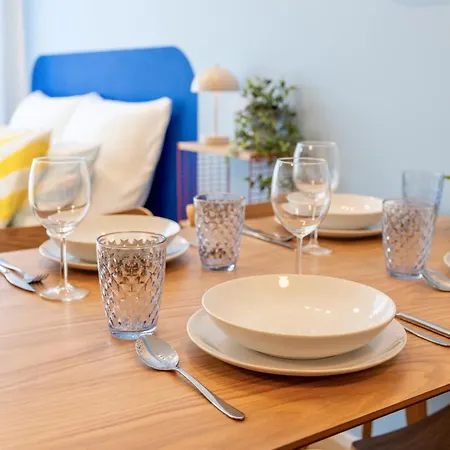 Apartman Colorful - Balcony, Free Parking, By Gravity Prága
