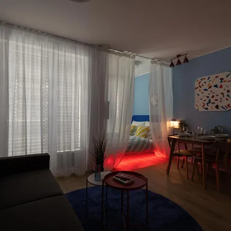 Colorful - Balcony, Free Parking, By Gravity *