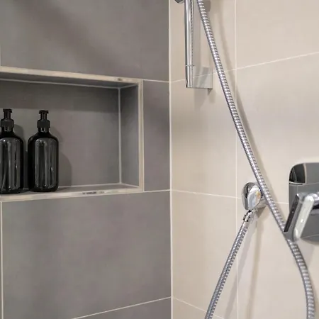 Lägenhet Colorful - Balcony, Free Parking, By Gravity *