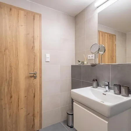 Colorful - Balcony, Free Parking, By Gravity * Prag