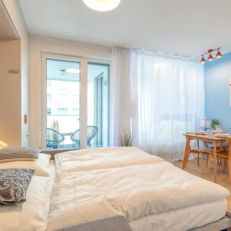 Colorful - Balcony, Free Parking, By Gravity Apartment