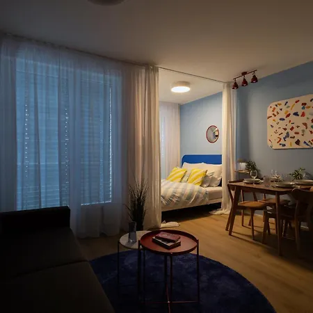 Colorful - Balcony, Free Parking, By Gravity *