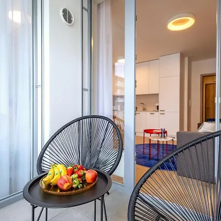 Apartment Colorful - Balcony, Free Parking, By Gravity