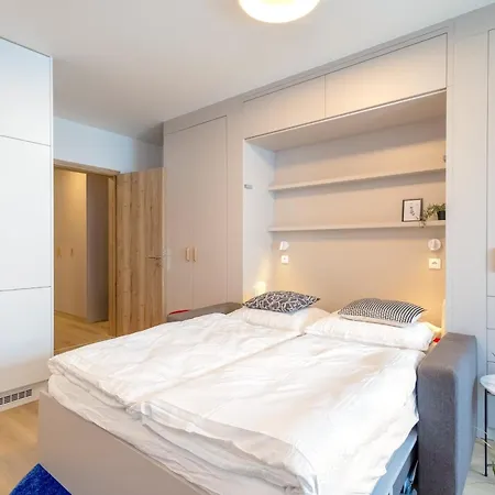 Colorful - Balcony, Free Parking, By Gravity Apartment Prague