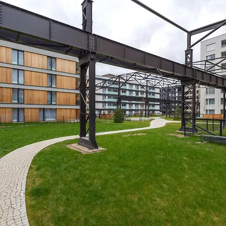 Colorful - Balcony, Free Parking, By Gravity Apartment *