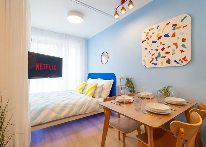 Colorful - Balcony, Free Parking, By Gravity شقة براغ