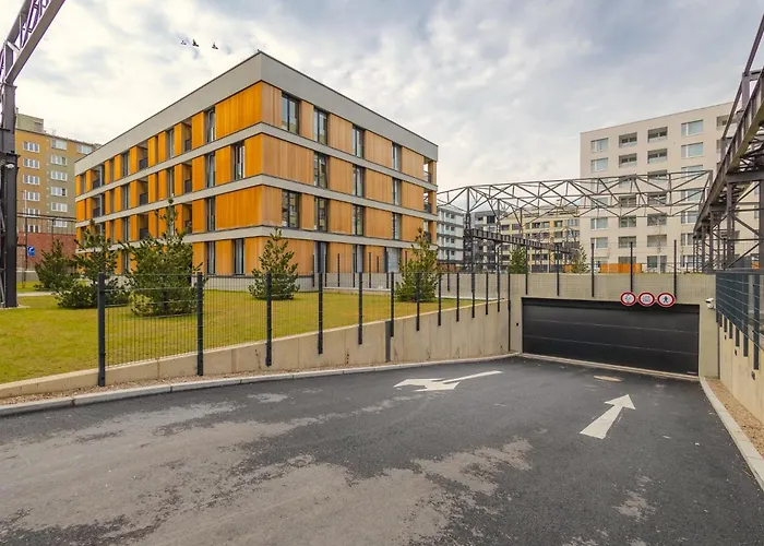 Colorful - Balcony, Free Parking, By Gravity براغ
