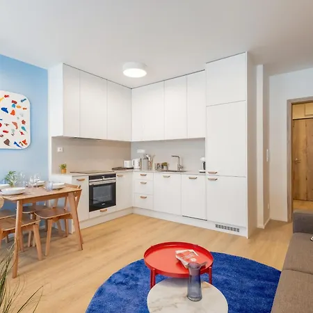 Daire Colorful - Balcony, Free Parking, By Gravity Prag