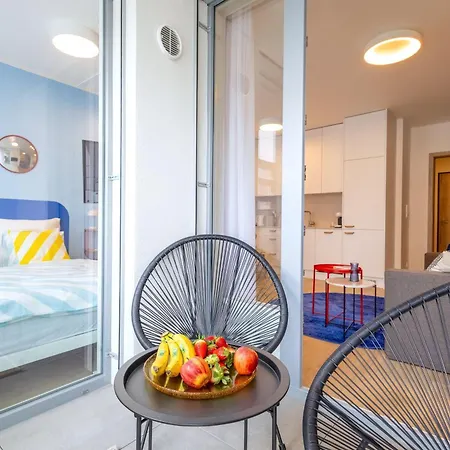 Colorful - Balcony, Free Parking, By Gravity Daire *